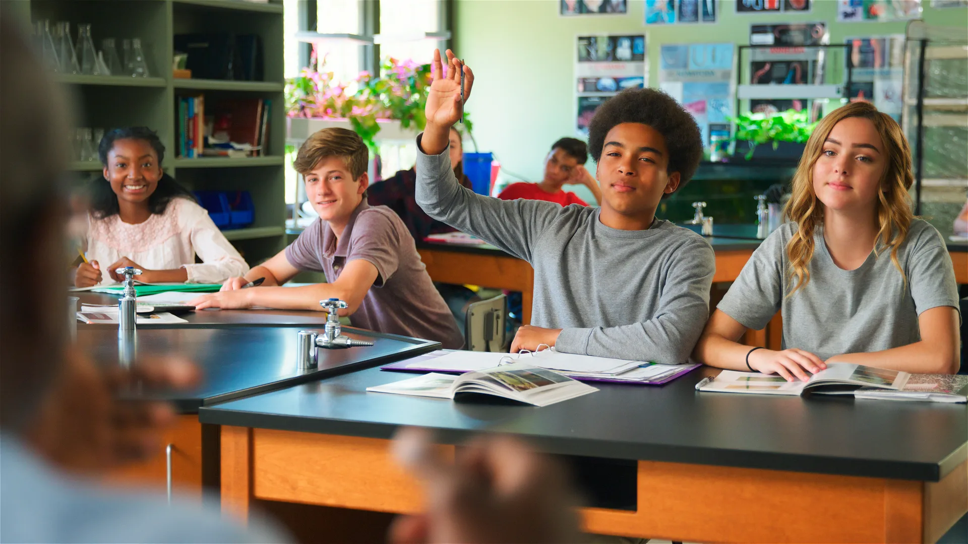 Is your child changing schools in Year 10 or Grade 10? Understand the risks of mid-IGCSE transfers, subject alignment challenges, and proven strategies to minimise academic disruption.